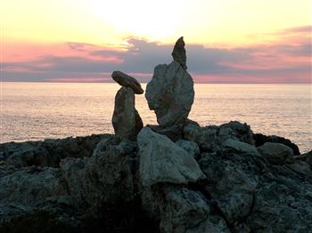 sculture di pietre alla punta del Vuccolo. (flavia franceschini)